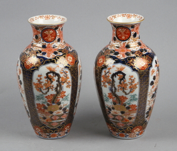 147685. VASER, ett par, porslin, Japan tidigt 1900-tal.