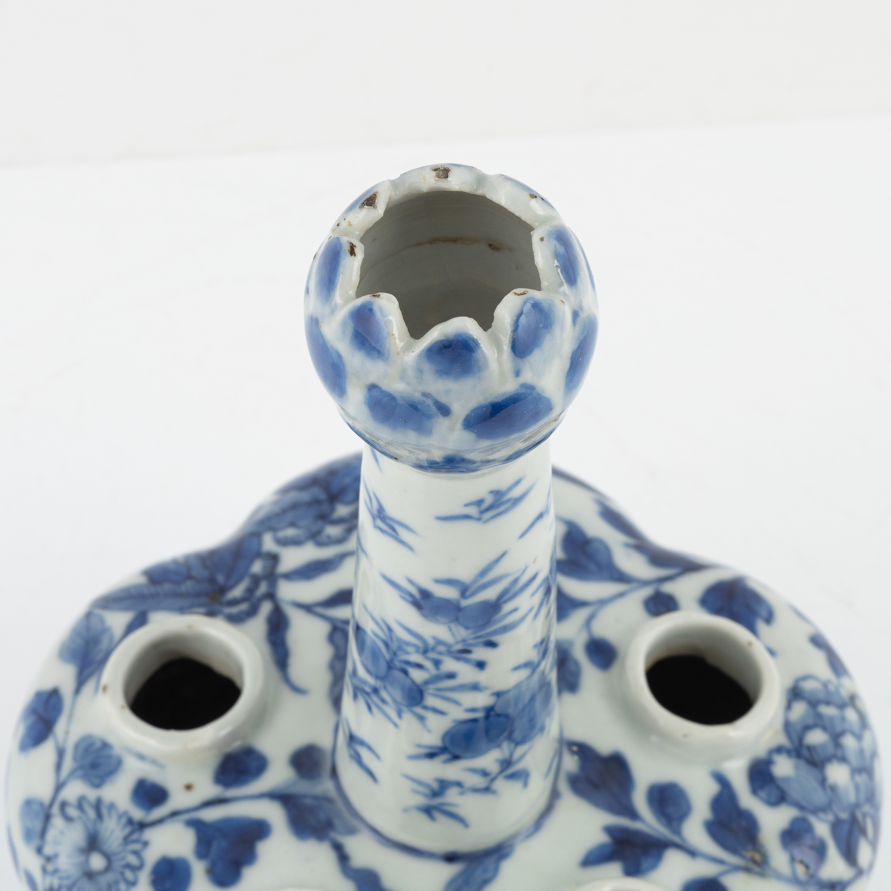 A blue and white porcelain tulip vase, China, late Qing dynasty. Bukowskis