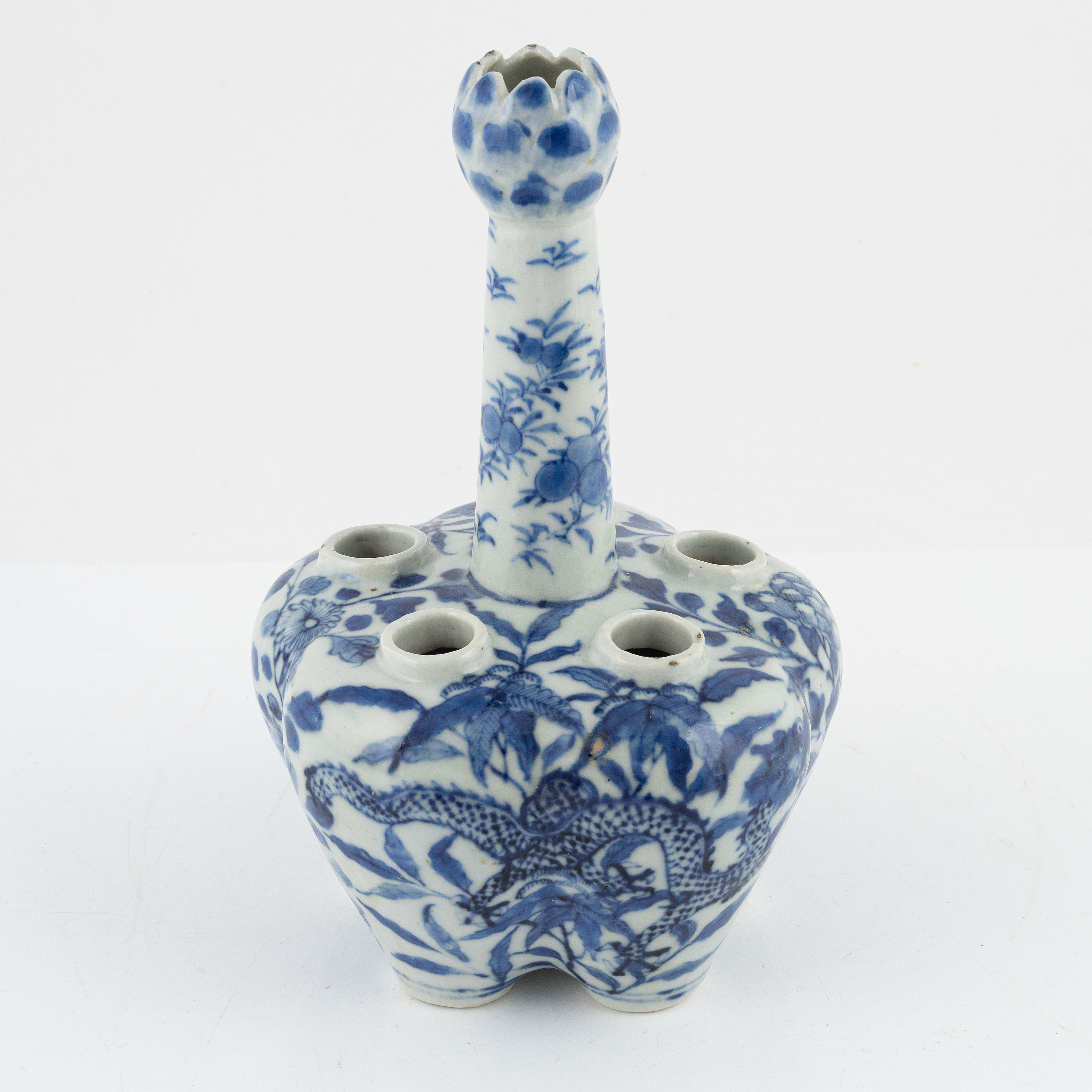 A blue and white porcelain tulip vase, China, late Qing dynasty. Bukowskis