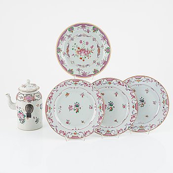 Kaffekanna samt tallrikar, 4 st, porslin, Kina, Qianlong (1736-95).