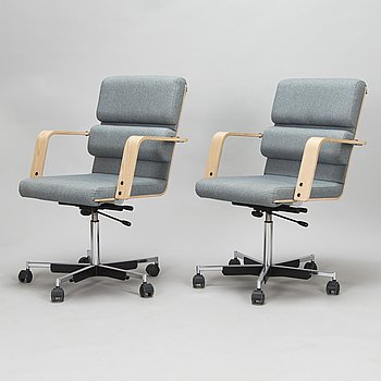 Yrjö Kukkapuro, a pair of 'Plaano' office chairs for Avarte, Finland. 2000s.