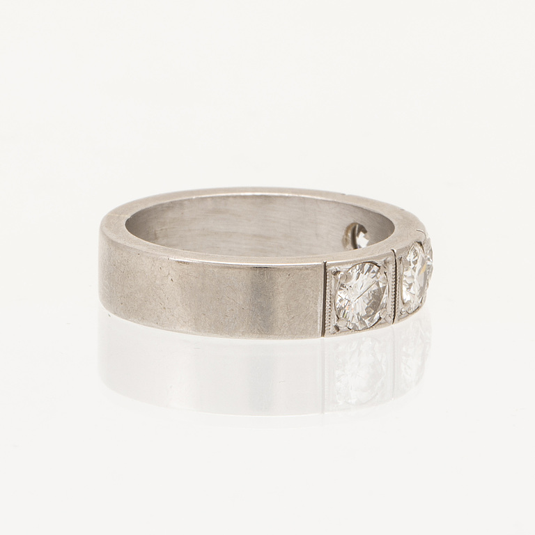 An 18K half eternity ring set with round brilliant cut diamonds by Bodens Guldatelje Johanneshov 1968.