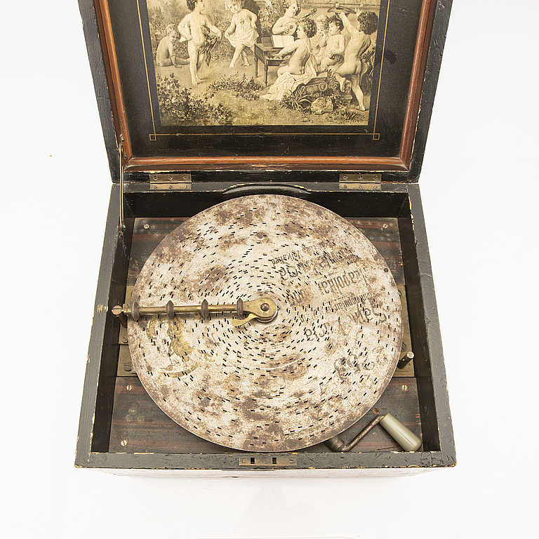Speldosa med 7 st skivor, Polyphon, omkring år 1900.