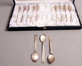 150379. KAFFESKEDAR, 12 st, silver, GAB.