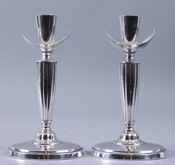 150381. LJUSSTAKAR, ett par, silver, daterade 1965.