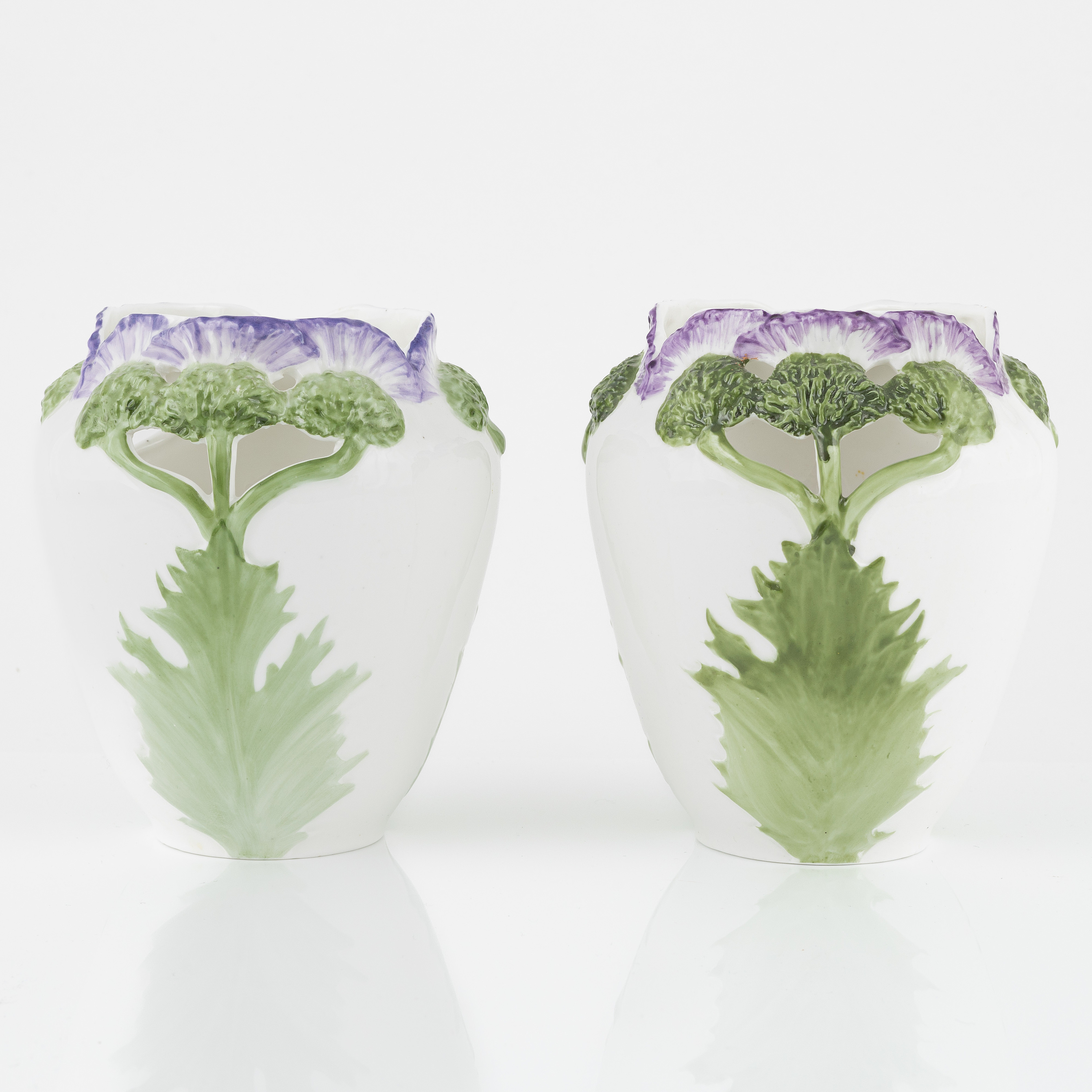 Vaser, ett par, jugend, Rörstrand, 1900-talets början. - Bukowskis