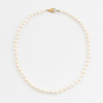 Cultured pearl necklace, clasp 18K gold.