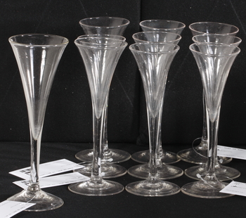 1507. GLAS PÅ FOT, 10 st. 1800-tal.