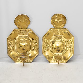 A pair of eraly 1900s brass wall scones Broque style.
