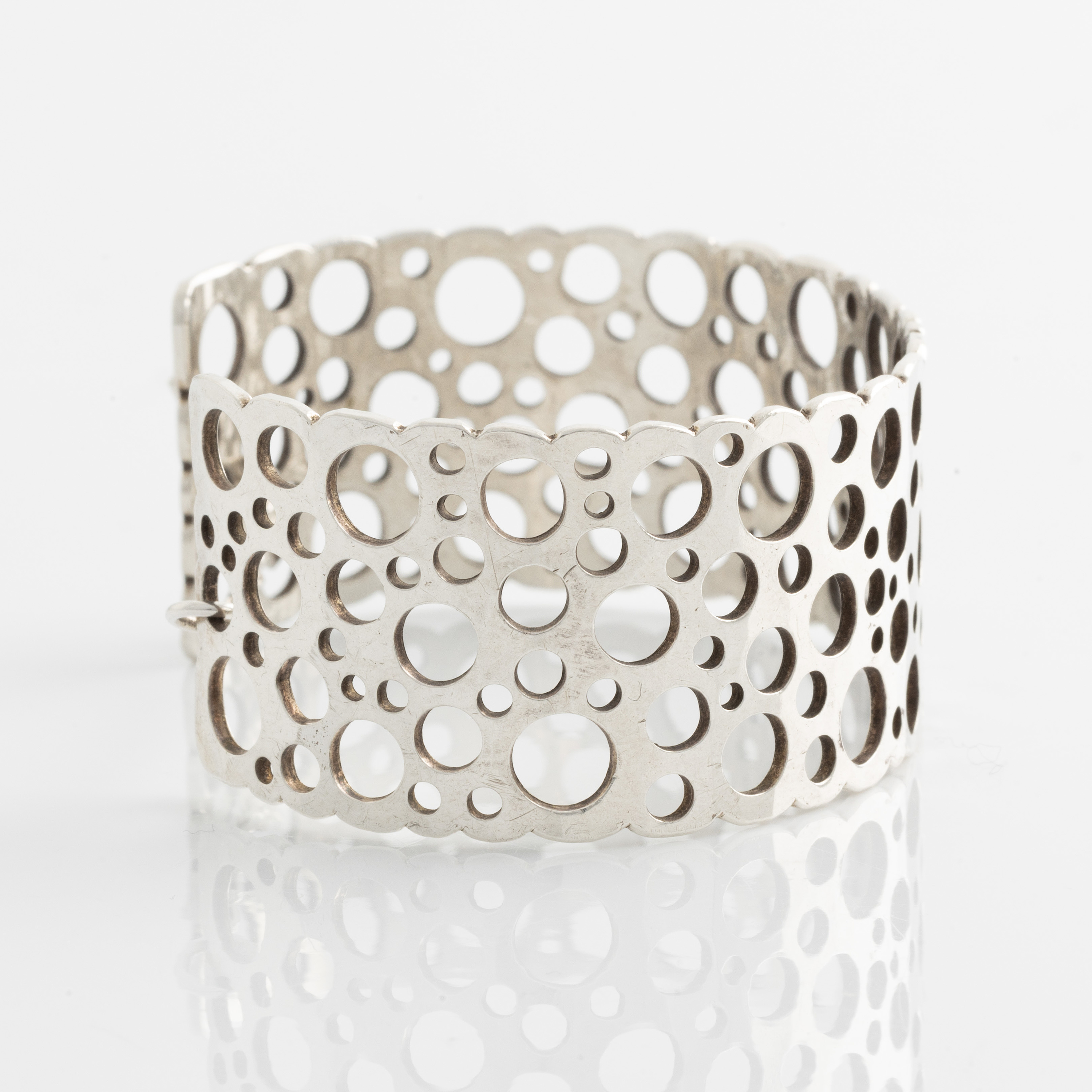 Liisa Vitali Armring Lepp kerttu Silver Bukowskis liisa-vitali-armring-lepp-kerttu-silver-bukowskis