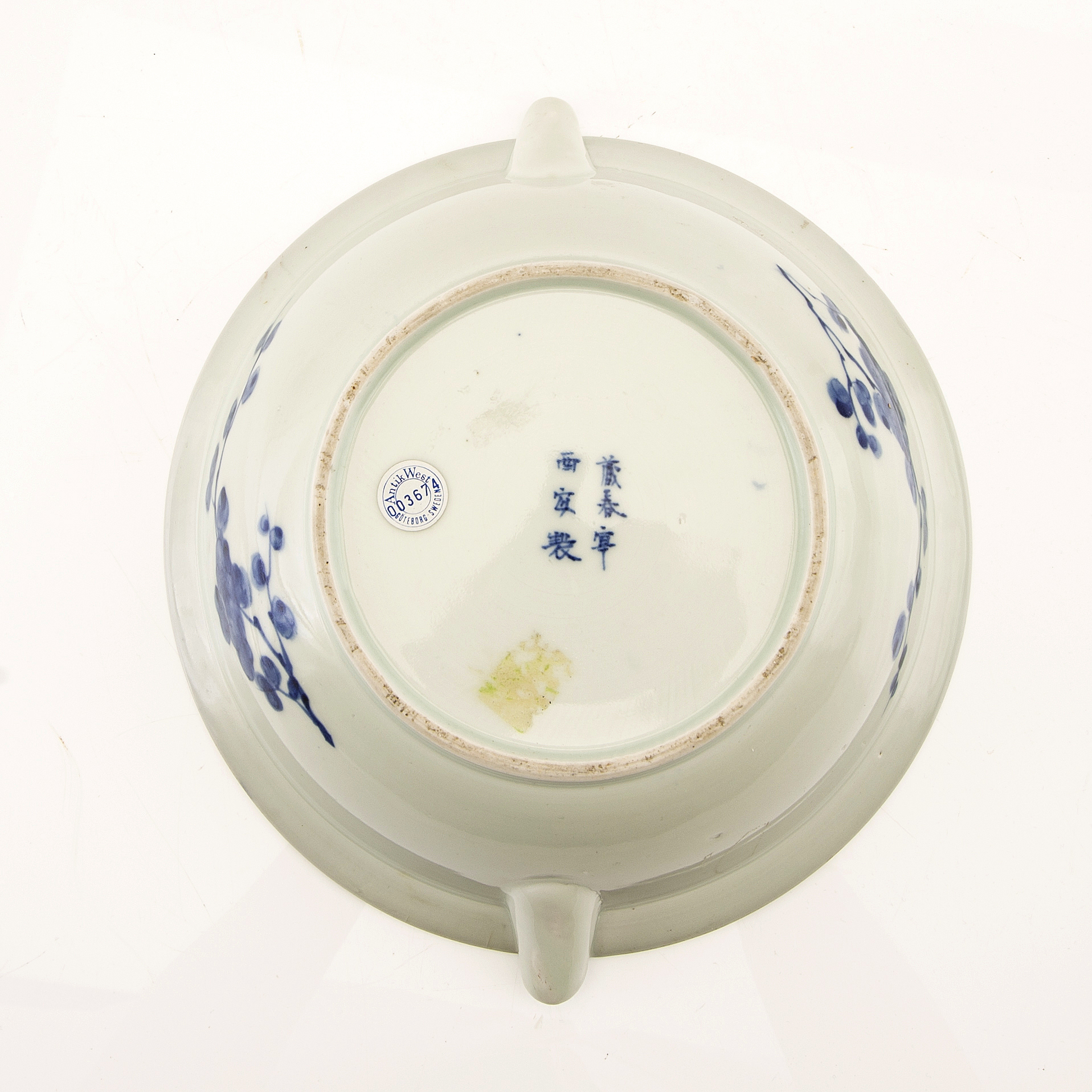 Heating plate China 18th century porcelain. Bukowskis