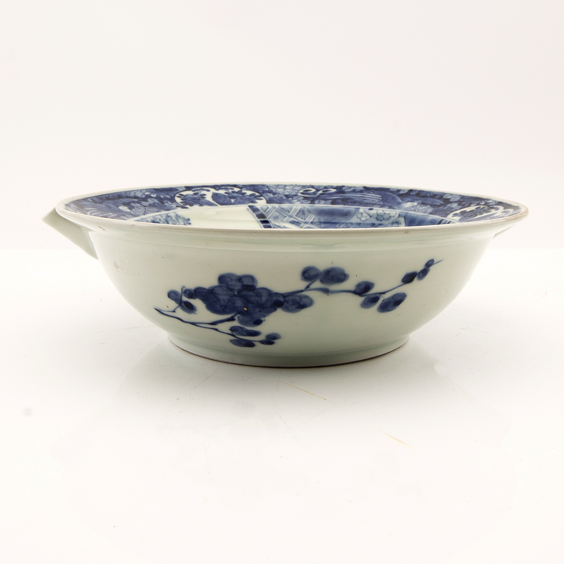 Heating plate China 18th century porcelain. Bukowskis