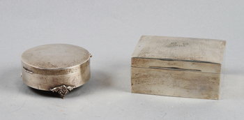 151731. CIGARETTSKRIN SAMT DOSA, silver, Birmingham 1905 resp 1913.