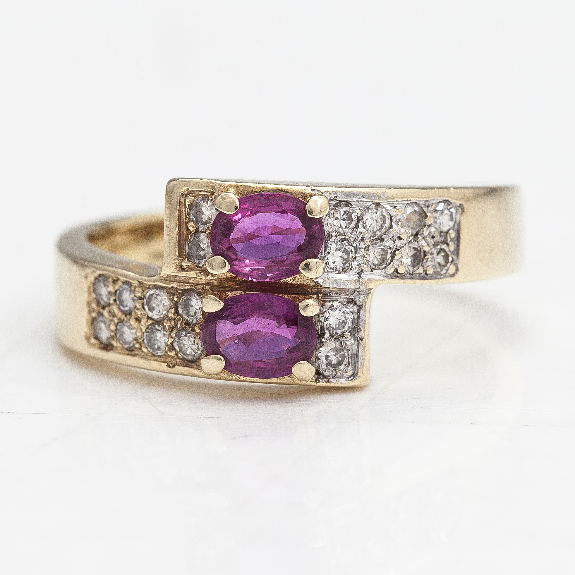 Ring 14K Guld Med Diamanter Tot Ca 0 10 Ct Och Rubiner Utl ndska ring-14k-guld-med-diamanter-tot-ca-0-10-ct-och-rubiner-utl-ndska