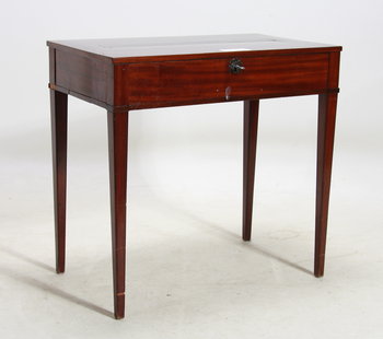 152047. TOILETTEBORD, sengustavianskt, 1800-talets början.