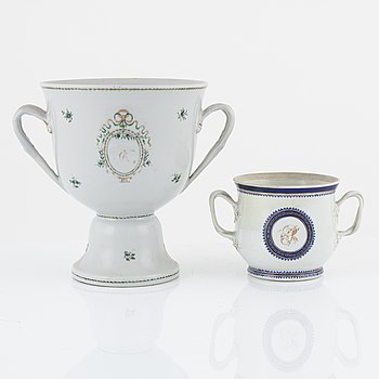 Two cups with handles, China, Qing dynasty, around the year 1800.