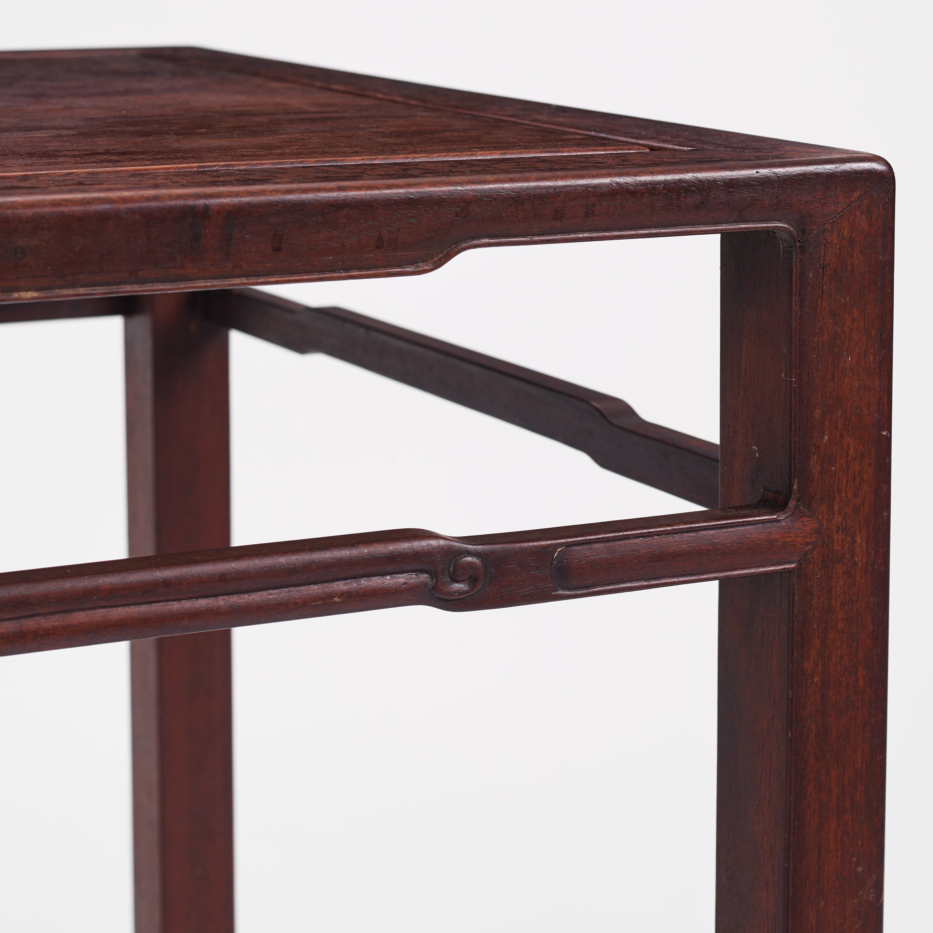 A Chinese hardwood corner-leg table, Qing dynasty. - Bukowskis