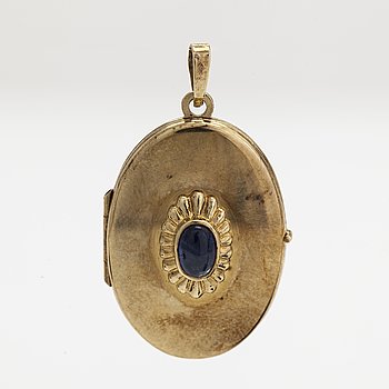 Medaljonki, 14K kultaa ja cabochon-hiottu safiiri. Suomalaiset tuontileimat.