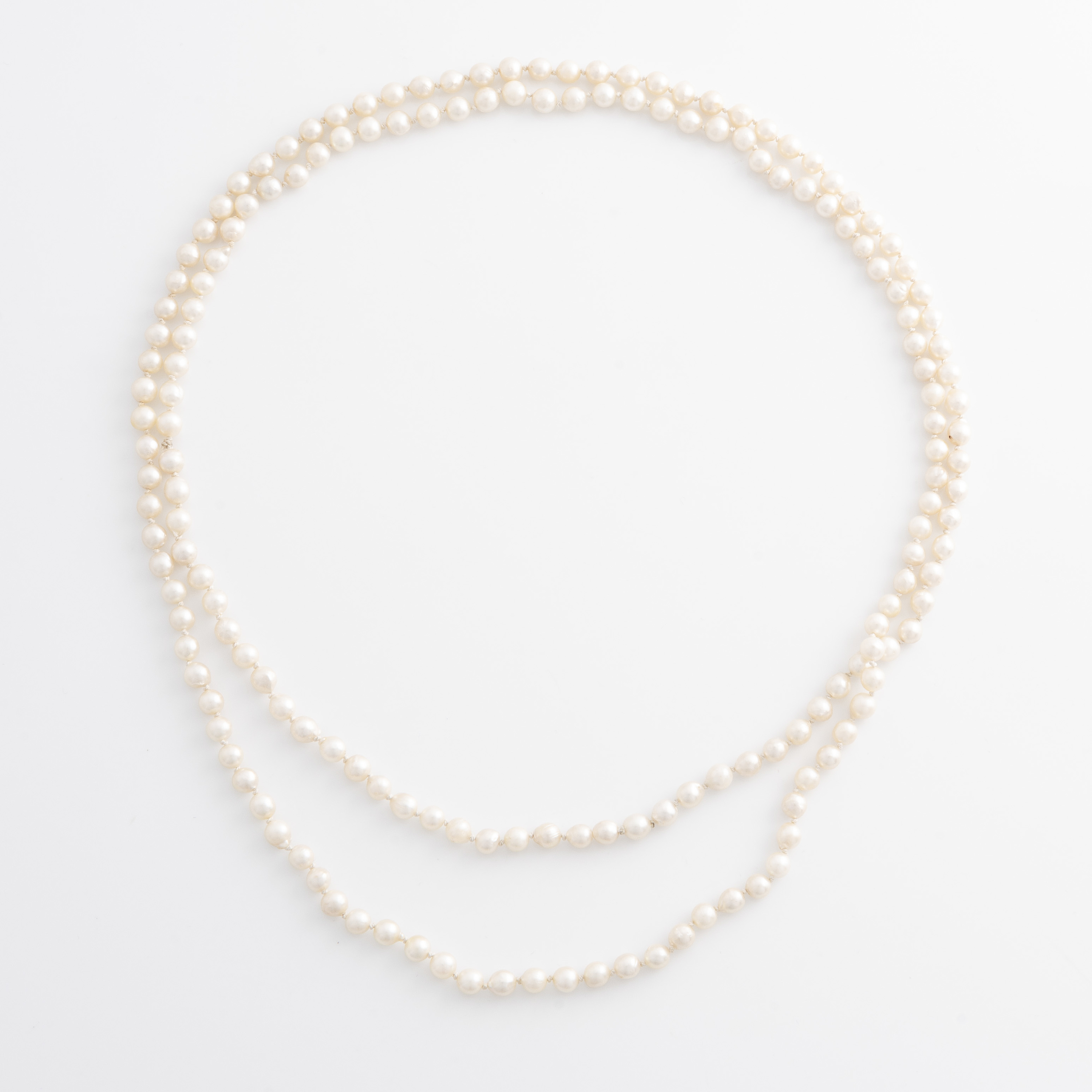 Cultured pearls necklace, without clasp. Bukowskis