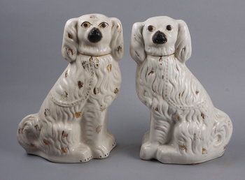 153819. FIGURINER, ett par, keramik, England, 18001900-tal.