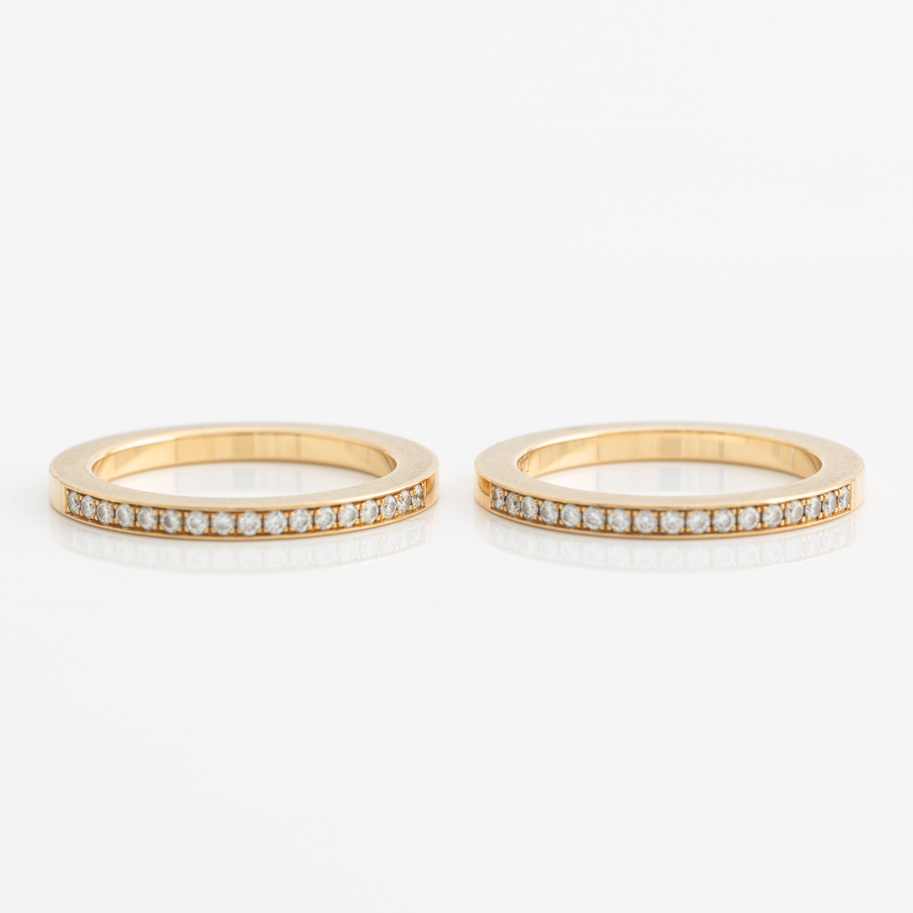 Ringar Alliansringar, ett par, 18K guld med briljantslipade diamanter. - Bukowskis