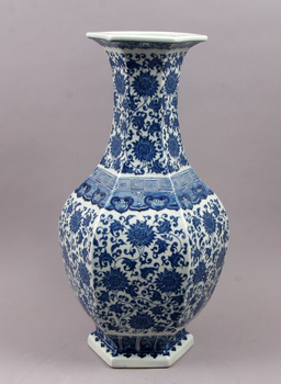 158343. URNA, porslin, 1900-tal.