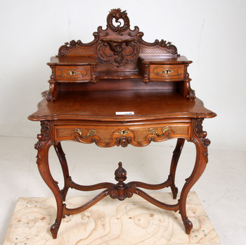 175949. DAMSKRIVBORD, rokokostil. 1900-talets början.