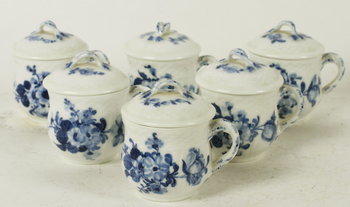 178147. CREMEKOPPAR, 6 st, Blå blomst, Royal Copenhagen.