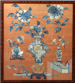 178181. SIDENBRODERIER, 2 st, Kina, 1800-tal.
