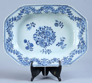 180765. FAT, porslin, Kina, 1700-tal.