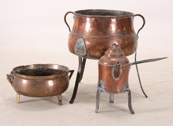 181714. GRYTOR, 2 st, mässing resp koppar, samt KAFFEKANNA, koppar. 1800-tal.