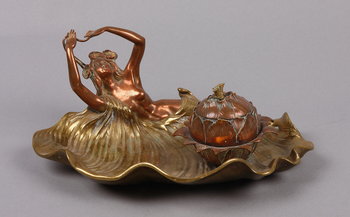181858. SKRIVSTÄLL, mässing, jugend, 1900-talets första hälft.
