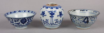 182351. BOJAN SAMT SKÅLAR 2 st, porslin, Qianlong Kina 1700-tal resp ostasien 17001800-tal.