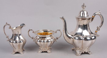 183945. KAFFESERVIS, 3 delar, silver, nyrokokostil, CG Hallberg, Stockholm 1935.