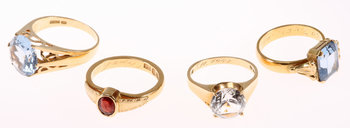 189859. RINGAR, 4 st, 18K guld samt stenar, 1900-talets andra hälft. Tot vikt 25 gram.