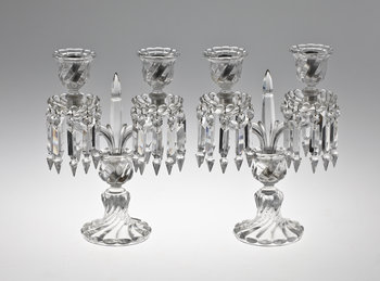 192873. KANDELABRAR, ett par. Glas och metall. 1900-tal.