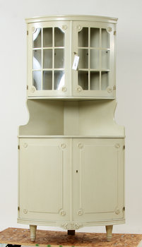 193296. HÖRNVITRINSKÅP, gustaviansk stil, 1900-tal.