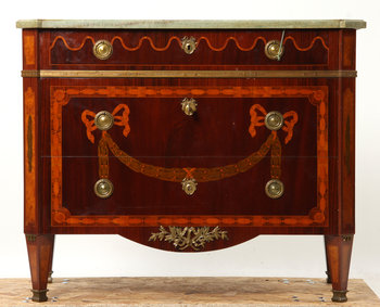 194704. BYRÅ, Gustaviansk stil, 1900- talets första hälft.