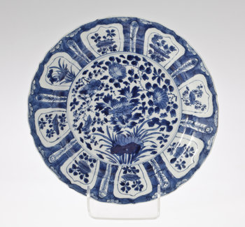 196760. SKÅLFAT, porslin, Kangxi, Kina, 1700-talets början.