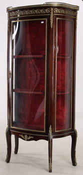 197076. VITRINSKÅP, Louis XV-stil, 1900-tal.