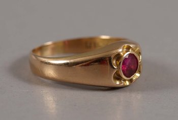 197261. RING, 18K guld, med rubin.