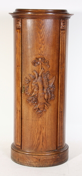 1986. KOLONNSKÅP. 1900-talets början.