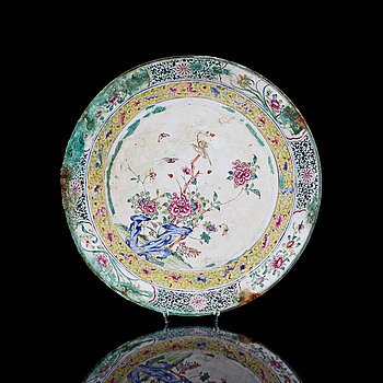 198929. FAT, emalj på koppar. Qing dynastin, Qianlong 1736-95.