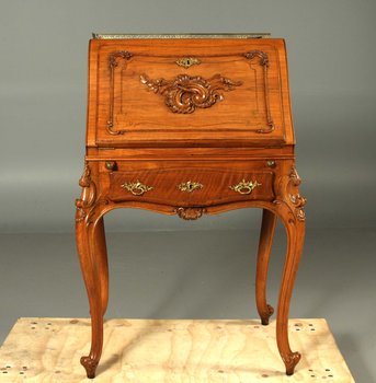 199584. SNEDKLAFFSEKRETÄR, rokokostil, 1900-talets början.