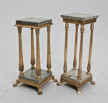 199657. PIEDESTALER, 2 st, empirestil, 1900-taletets första hälft.