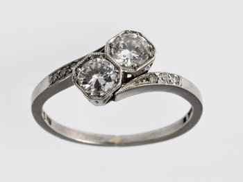 199718. RING, platina med briljantslipade diamanter, tot ca 0.58 ct, 1937.
