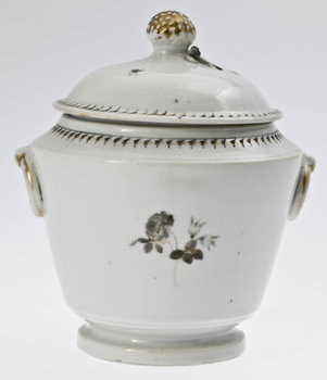 200582. SKÅL MED LOCK, porslin, Jiaqing Kina 1800-talets början.