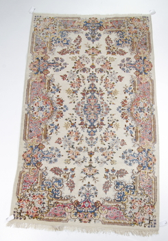 20597. MATTA, orientalisk. Ca 257 x 146.