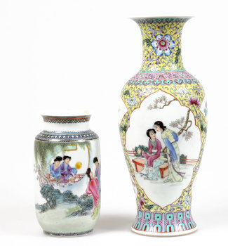 206463. VASER, 2 st, porslin, Kina, 1900-tal.
