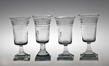 207493. STARKVINSGLAS, 4 st, omkring 1800.